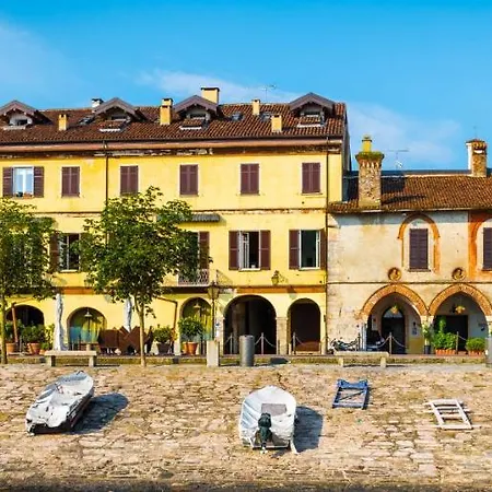 Graffiti Apartment *